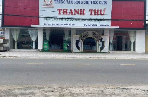 Tiệc giữa năm công ty 